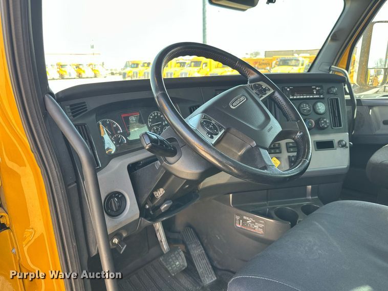 image for item EK0569 2022 Freightliner Cascadia 126 semi truck