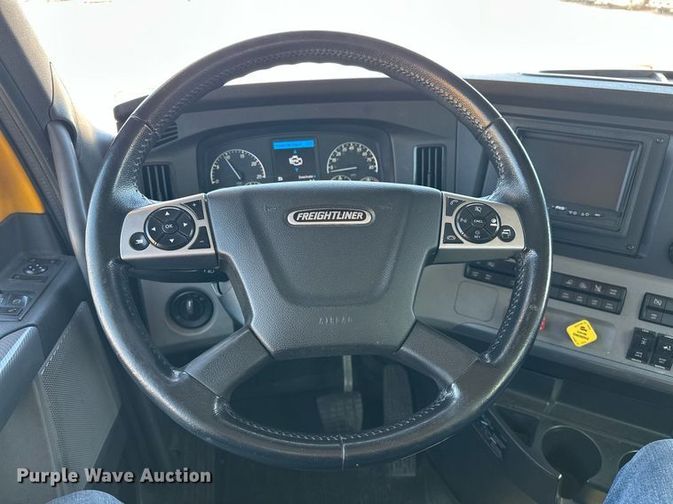 image for item EK0569 2022 Freightliner Cascadia 126 semi truck