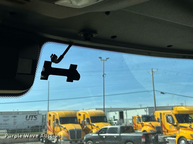 image for item EK0569 2022 Freightliner Cascadia 126 semi truck