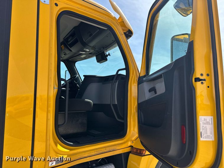 image for item EK0569 2022 Freightliner Cascadia 126 semi truck