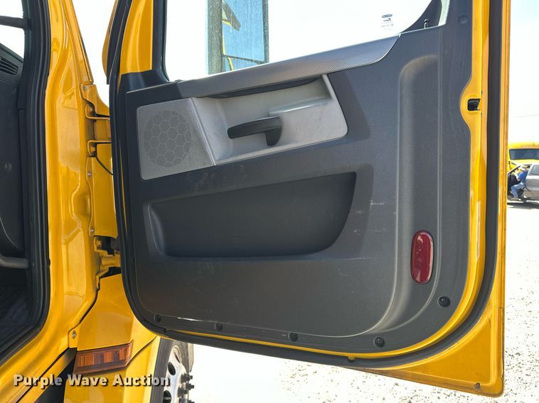 image for item EK0569 2022 Freightliner Cascadia 126 semi truck