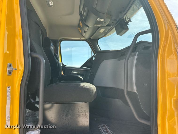 image for item EK0569 2022 Freightliner Cascadia 126 semi truck