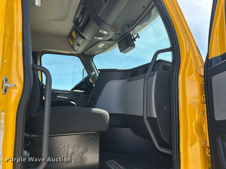 image for item EK0569 2022 Freightliner Cascadia 126 semi truck