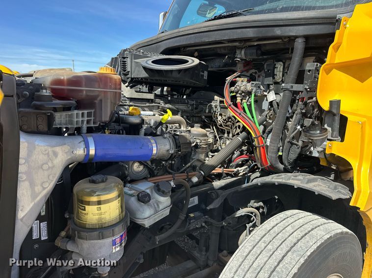 image for item EK0569 2022 Freightliner Cascadia 126 semi truck