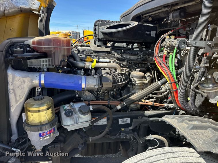 image for item EK0569 2022 Freightliner Cascadia 126 semi truck