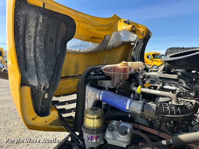 image for item EK0569 2022 Freightliner Cascadia 126 semi truck