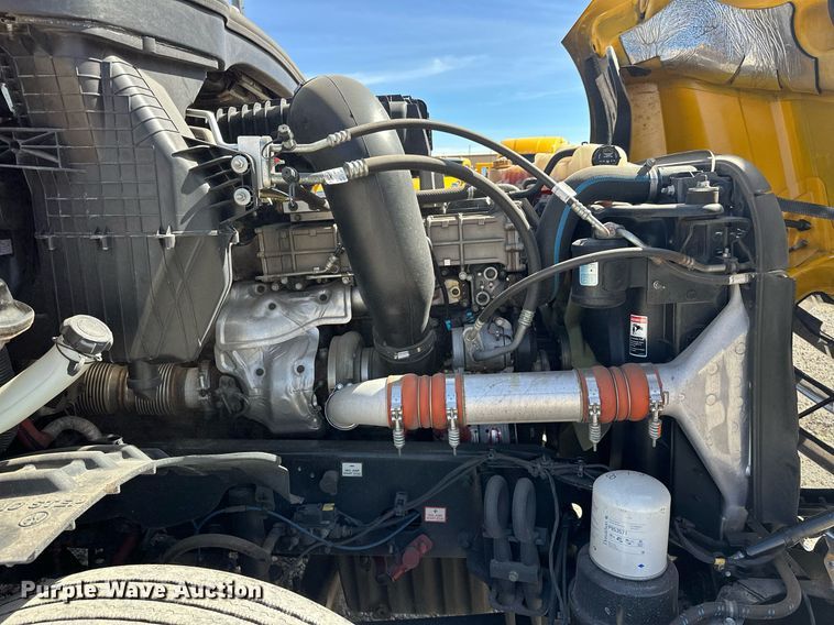 image for item EK0569 2022 Freightliner Cascadia 126 semi truck