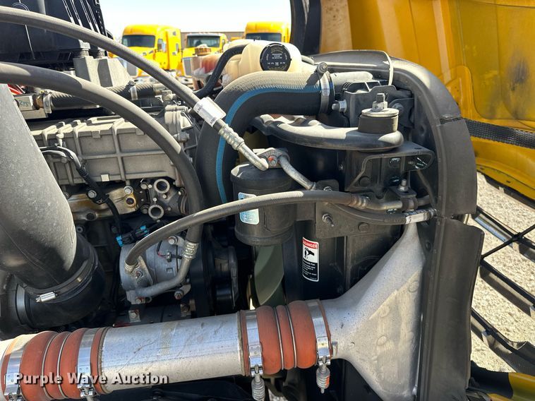 image for item EK0569 2022 Freightliner Cascadia 126 semi truck