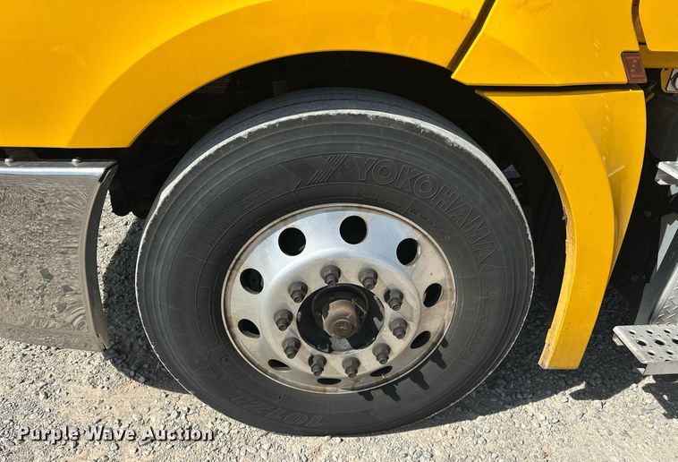 image for item EK0569 2022 Freightliner Cascadia 126 semi truck