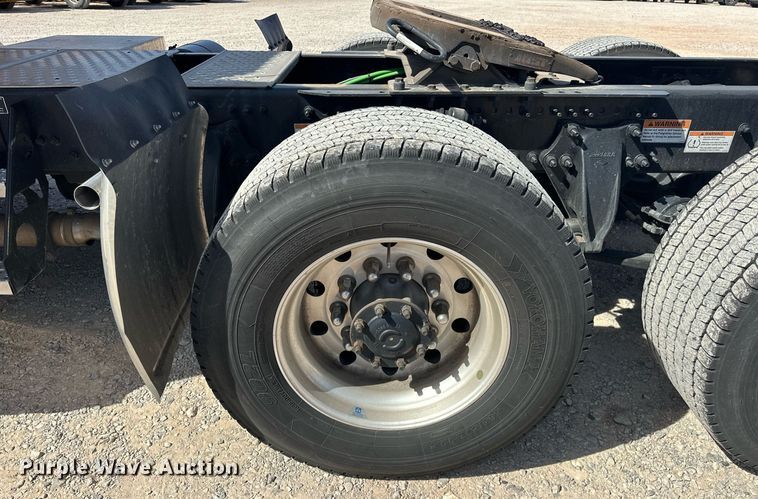 image for item EK0569 2022 Freightliner Cascadia 126 semi truck