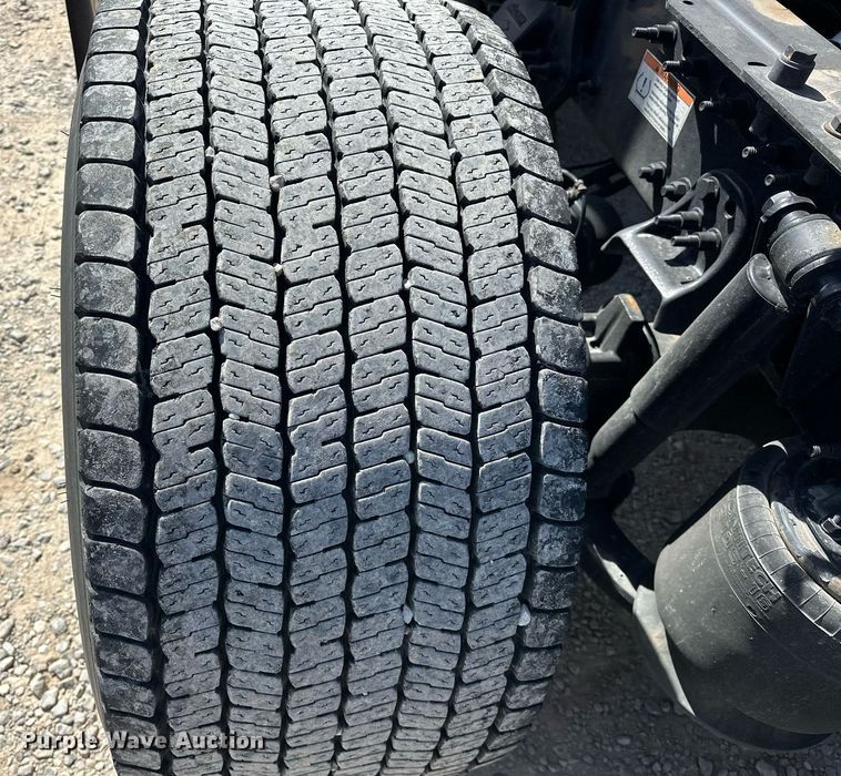 image for item EK0569 2022 Freightliner Cascadia 126 semi truck