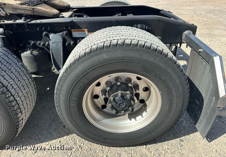 image for item EK0569 2022 Freightliner Cascadia 126 semi truck