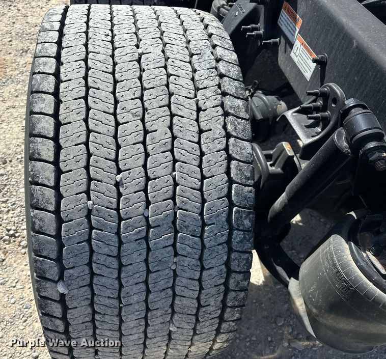 image for item EK0569 2022 Freightliner Cascadia 126 semi truck