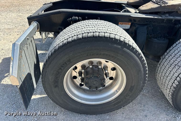 image for item EK0569 2022 Freightliner Cascadia 126 semi truck