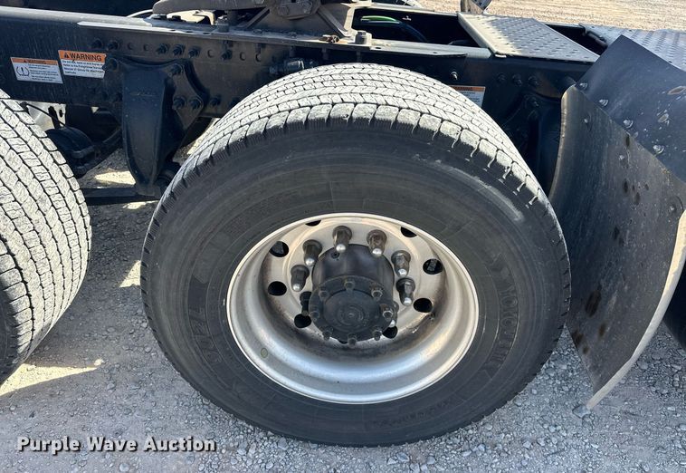 image for item EK0569 2022 Freightliner Cascadia 126 semi truck