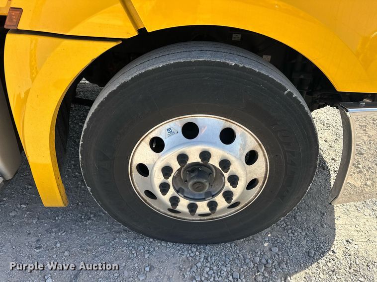 image for item EK0569 2022 Freightliner Cascadia 126 semi truck