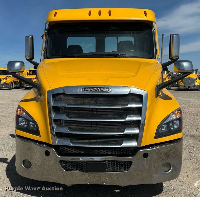 image for item EK0570 2021 Freightliner Cascadia 126 semi truck