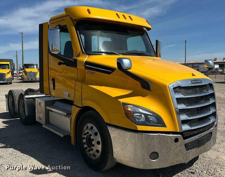 image for item EK0570 2021 Freightliner Cascadia 126 semi truck