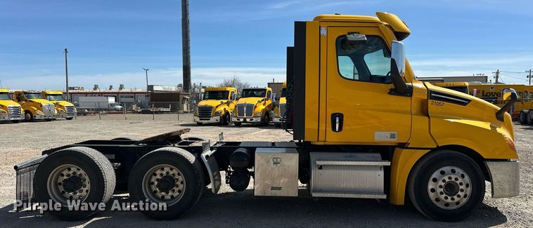 image for item EK0570 2021 Freightliner Cascadia 126 semi truck