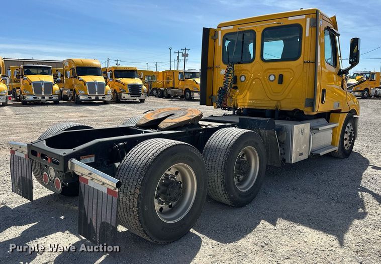 image for item EK0570 2021 Freightliner Cascadia 126 semi truck