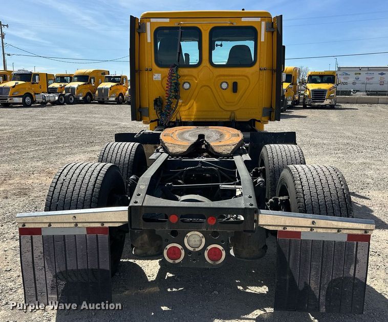 image for item EK0570 2021 Freightliner Cascadia 126 semi truck