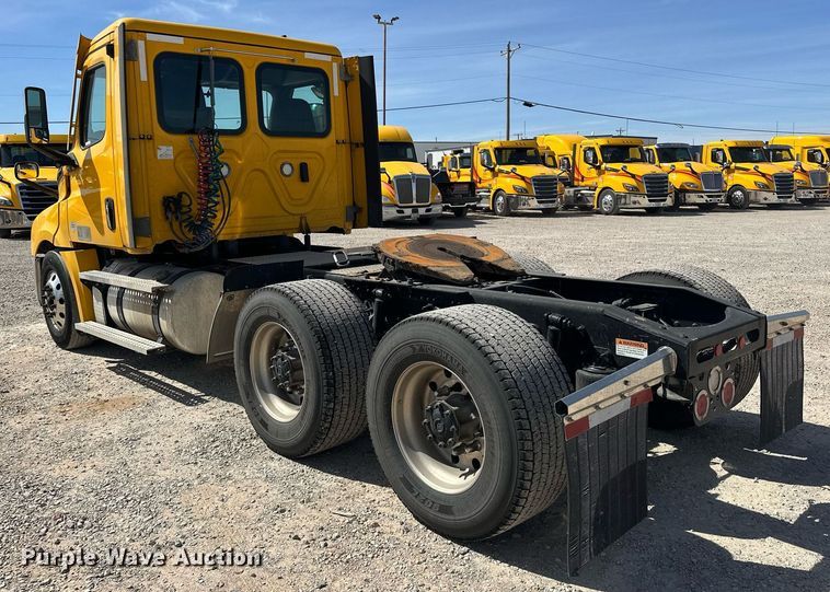 image for item EK0570 2021 Freightliner Cascadia 126 semi truck