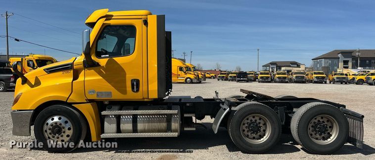 image for item EK0570 2021 Freightliner Cascadia 126 semi truck