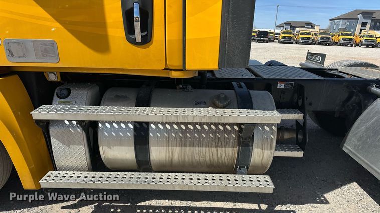 image for item EK0570 2021 Freightliner Cascadia 126 semi truck