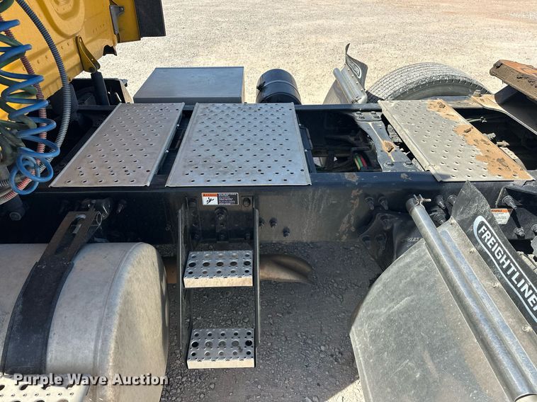 image for item EK0570 2021 Freightliner Cascadia 126 semi truck