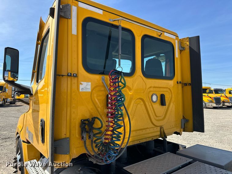 image for item EK0570 2021 Freightliner Cascadia 126 semi truck