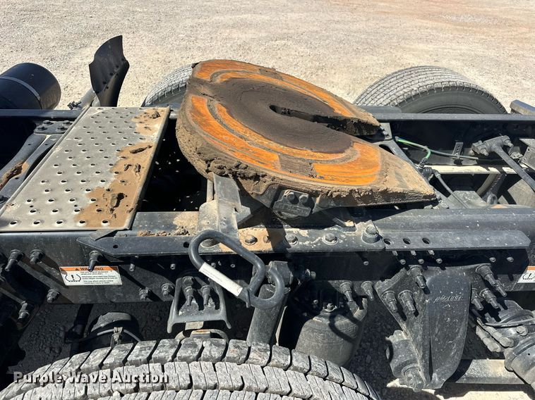 image for item EK0570 2021 Freightliner Cascadia 126 semi truck