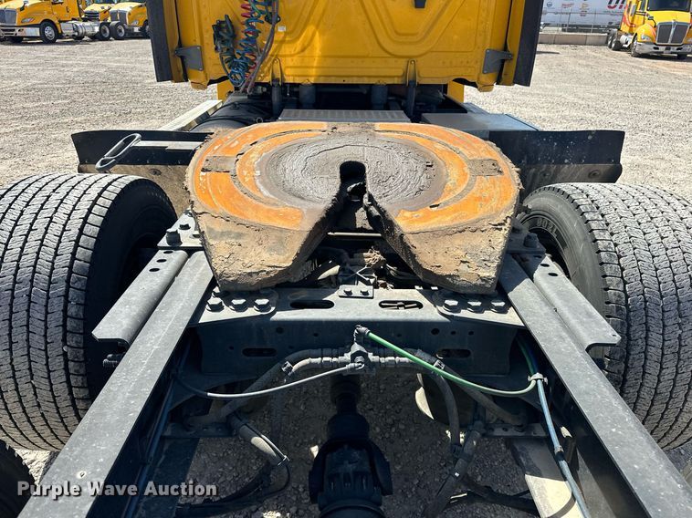 image for item EK0570 2021 Freightliner Cascadia 126 semi truck