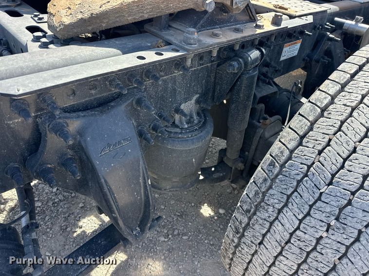 image for item EK0570 2021 Freightliner Cascadia 126 semi truck