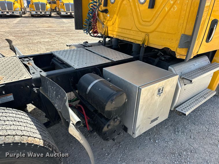 image for item EK0570 2021 Freightliner Cascadia 126 semi truck