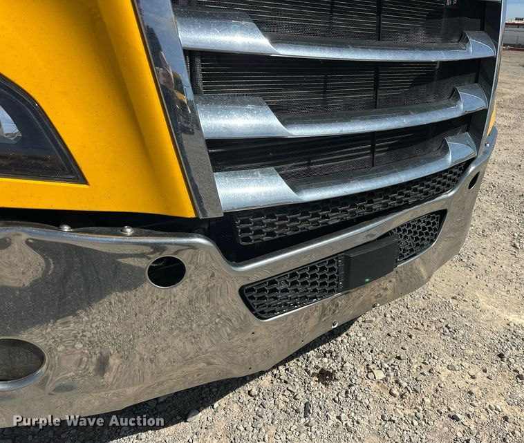 image for item EK0570 2021 Freightliner Cascadia 126 semi truck