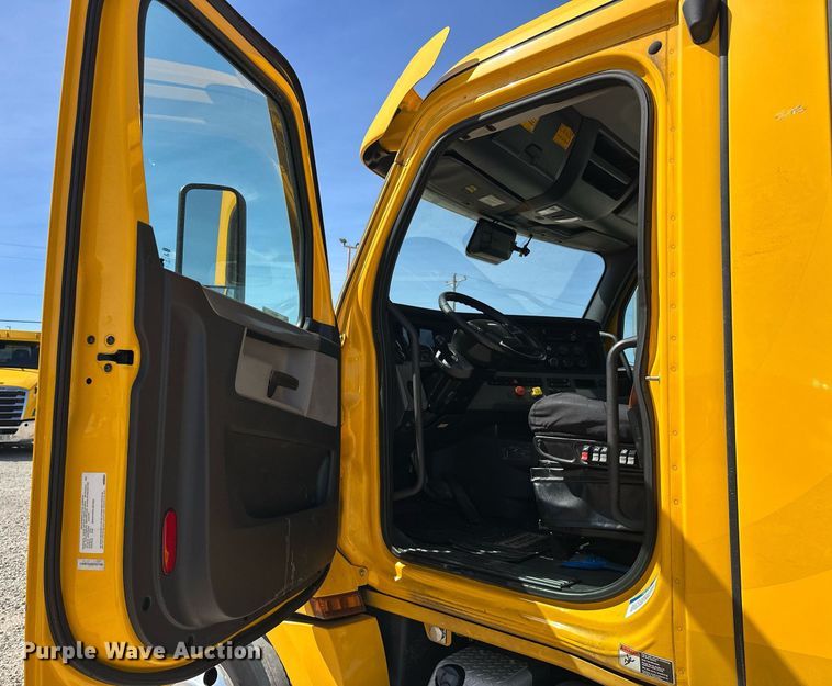 image for item EK0570 2021 Freightliner Cascadia 126 semi truck