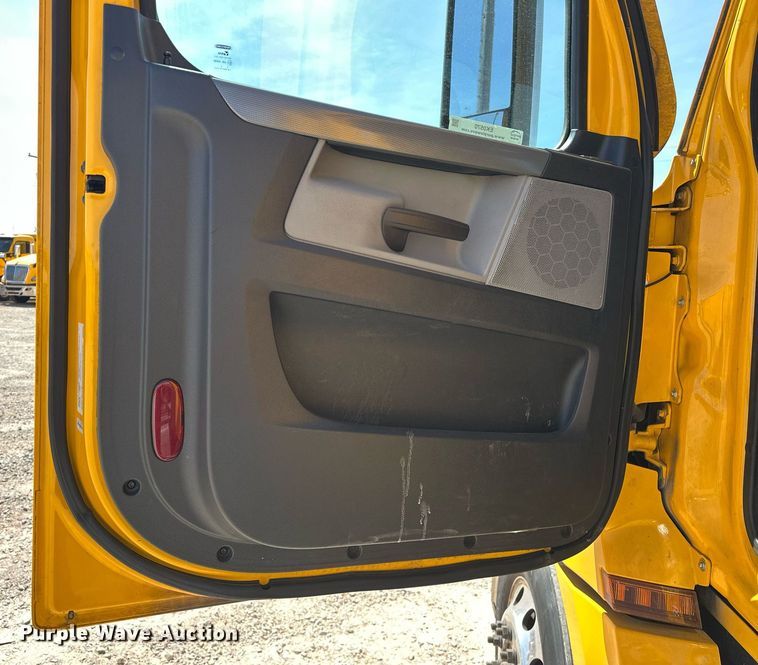 image for item EK0570 2021 Freightliner Cascadia 126 semi truck