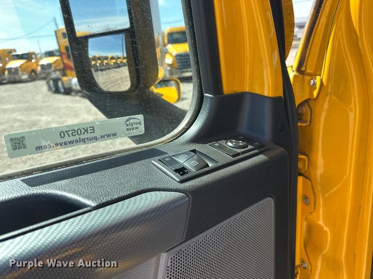 image for item EK0570 2021 Freightliner Cascadia 126 semi truck