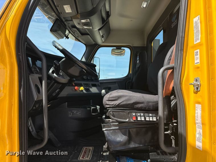 image for item EK0570 2021 Freightliner Cascadia 126 semi truck