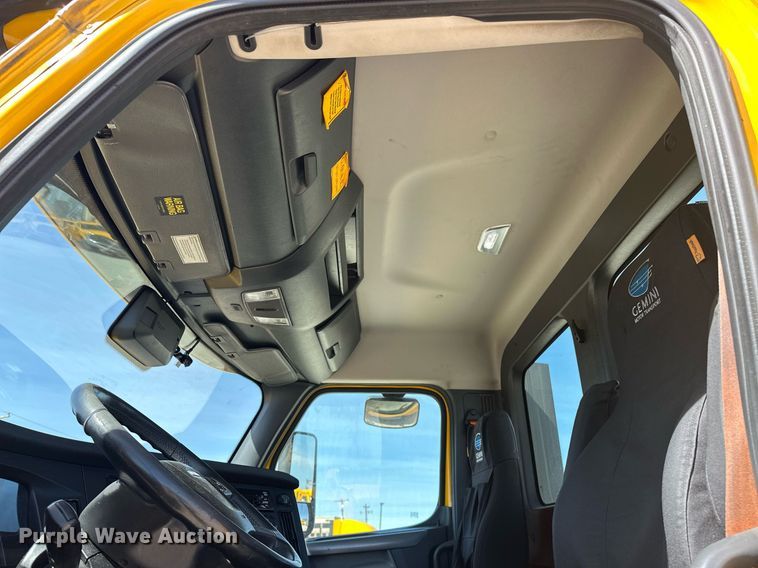 image for item EK0570 2021 Freightliner Cascadia 126 semi truck