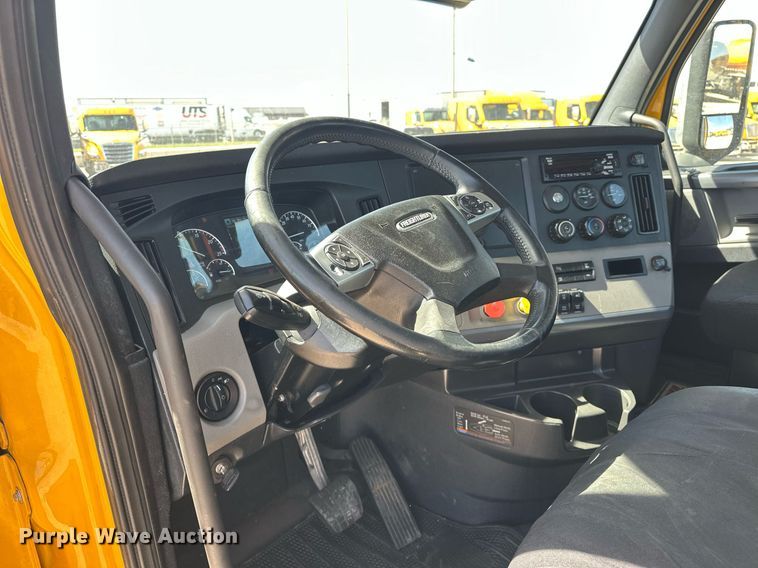 image for item EK0570 2021 Freightliner Cascadia 126 semi truck