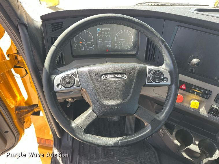 image for item EK0570 2021 Freightliner Cascadia 126 semi truck