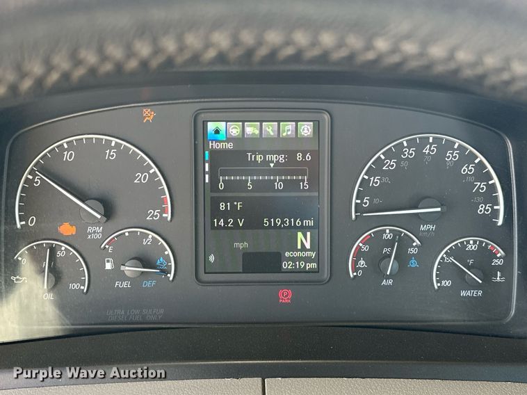 image for item EK0570 2021 Freightliner Cascadia 126 semi truck