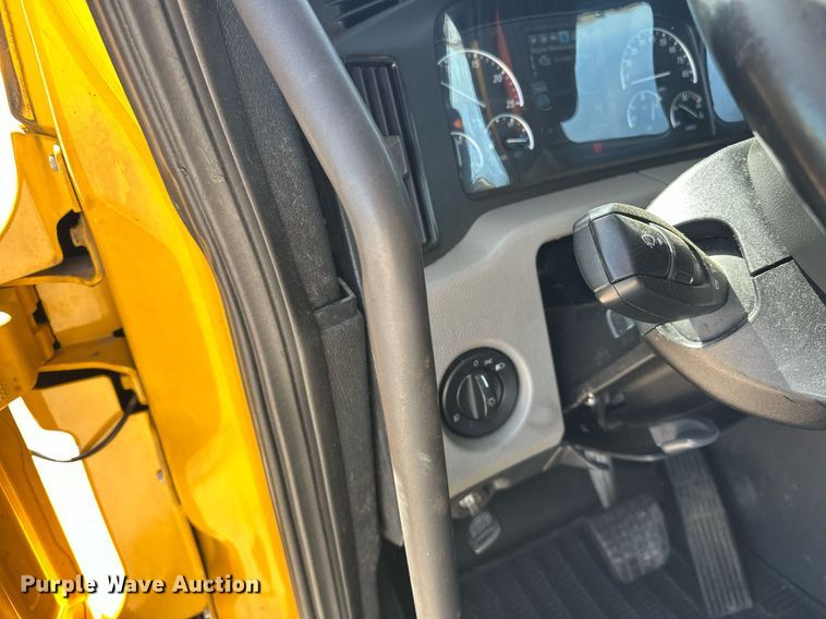 image for item EK0570 2021 Freightliner Cascadia 126 semi truck