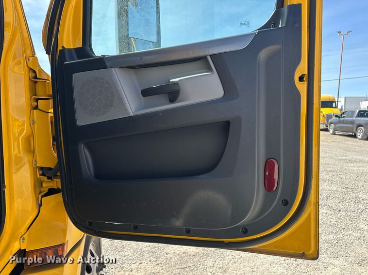 image for item EK0570 2021 Freightliner Cascadia 126 semi truck