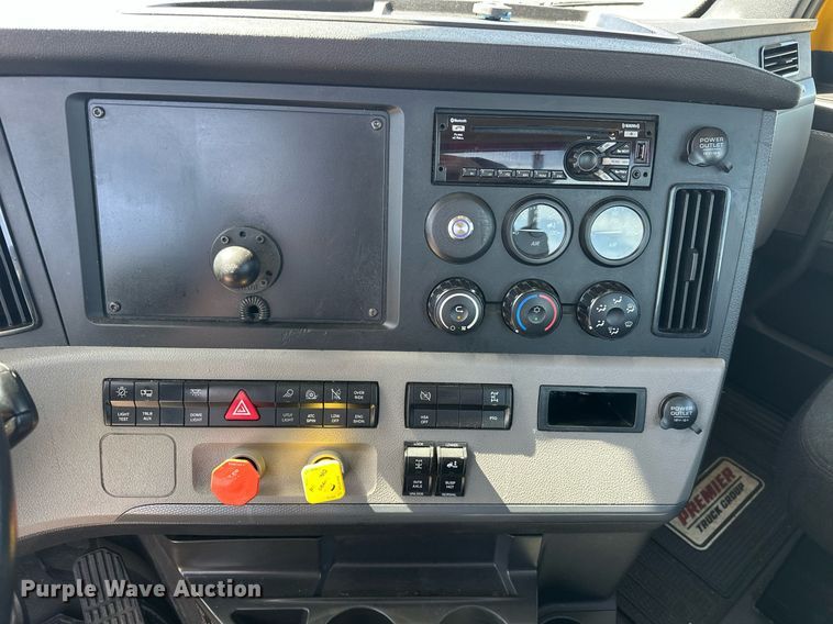 image for item EK0570 2021 Freightliner Cascadia 126 semi truck