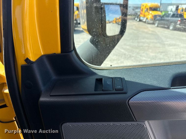 image for item EK0570 2021 Freightliner Cascadia 126 semi truck