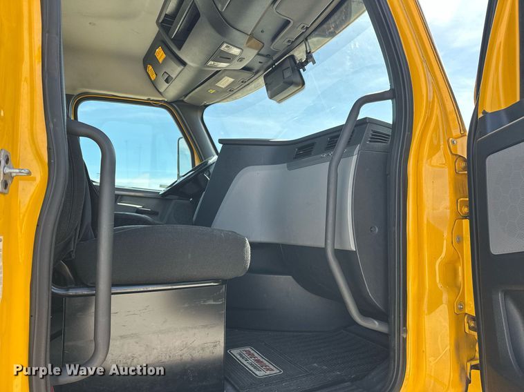 image for item EK0570 2021 Freightliner Cascadia 126 semi truck