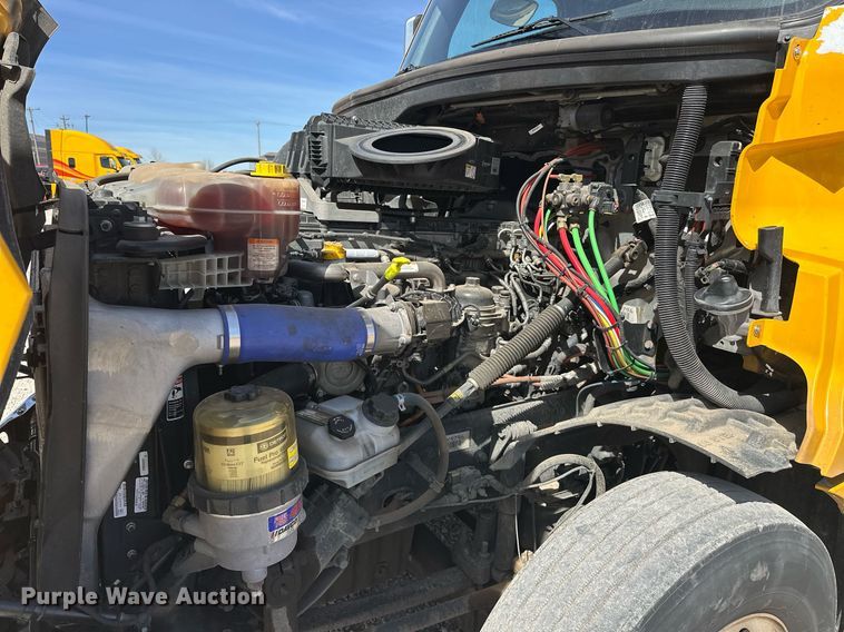 image for item EK0570 2021 Freightliner Cascadia 126 semi truck