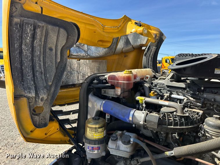 image for item EK0570 2021 Freightliner Cascadia 126 semi truck